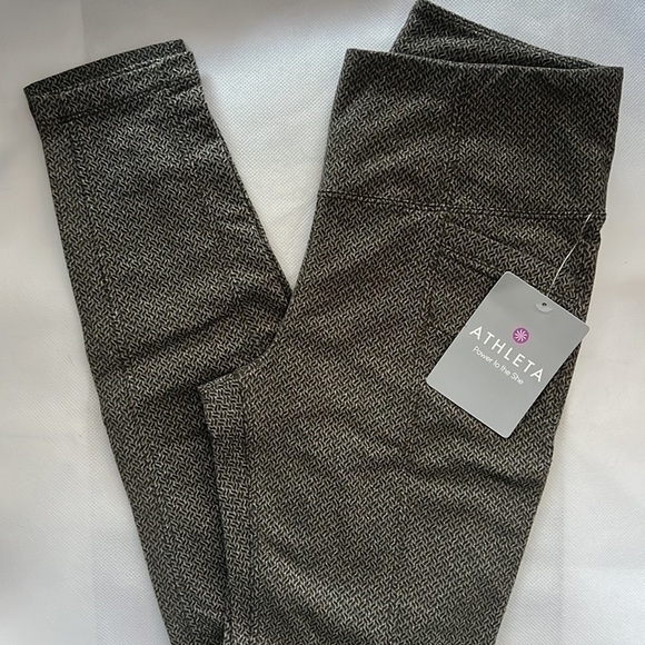 NEW!! Athleta Metro High Rise Crisscross Legging Size XS - Picture 2 of 8